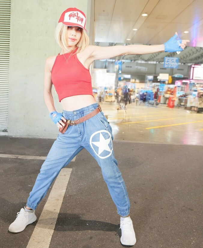 Für das bauchfreie Cosplay: „Ich habe im Kickbox-Studio trainiert“ – Ein Blue Mary Cosplay aus Fatal Fury 6