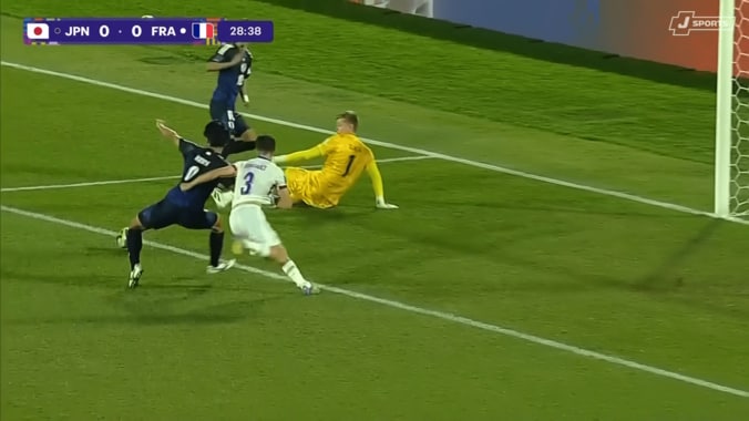 PK判定が物議！「ユニ伸びてるぞ！」日本代表FWが接触転倒→映像確認ノーファウルにファン騒然「お互いに引っ張ったか」【U-20W杯】 4枚目