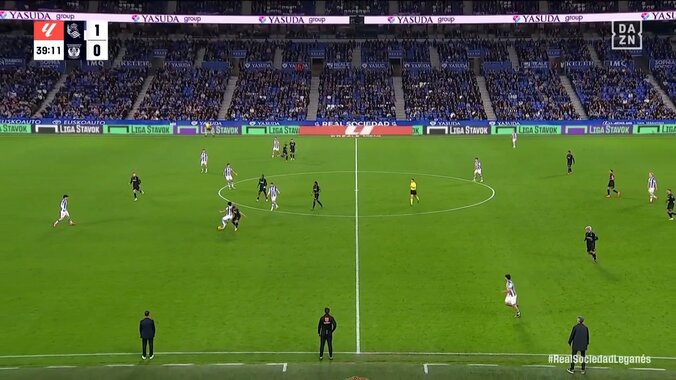 【映像】久保建英、強烈プレスに対して圧巻“10秒キープ”