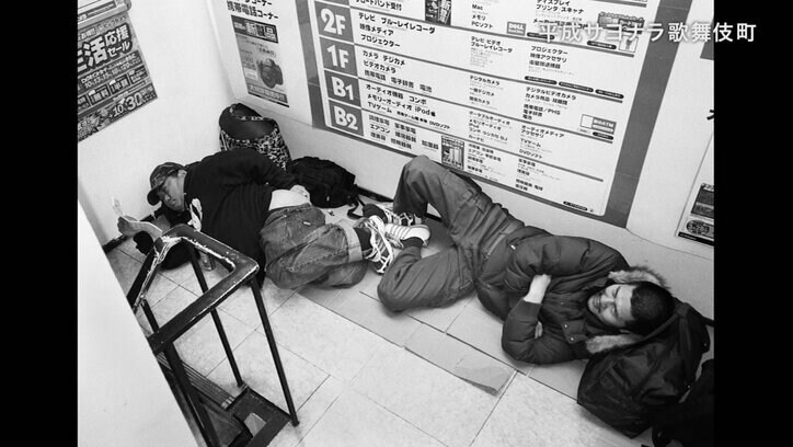 引退を余儀なくされた元ヤクザ、詩を書くホームレス…平成の歌舞伎町を生きた人々を撮り続ける韓国人カメラマン