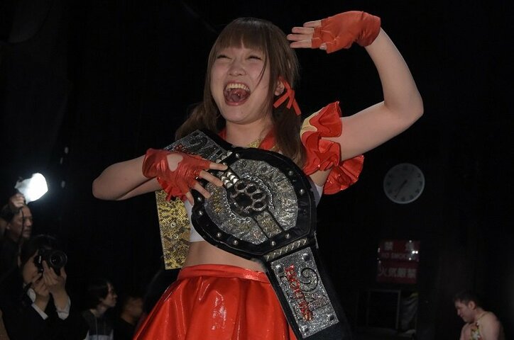 “クビドル”伊藤麻希、王座奪取も1時間6分後に即ベルトを奪われる