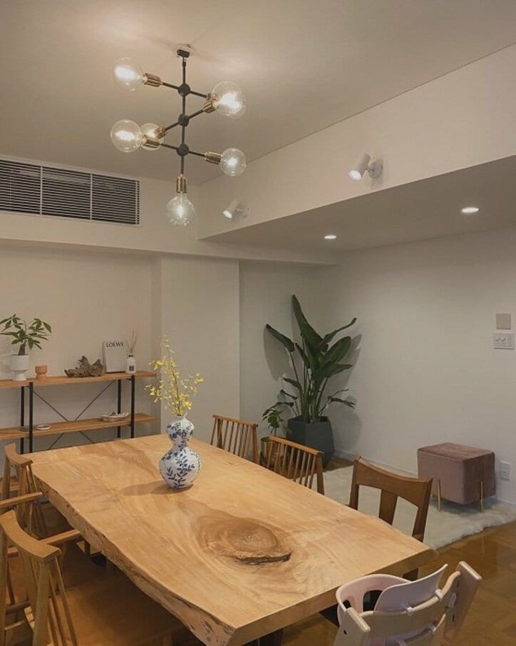 近藤千尋、新居のダイニングを公開「無垢の机は本当に一目惚れ！」