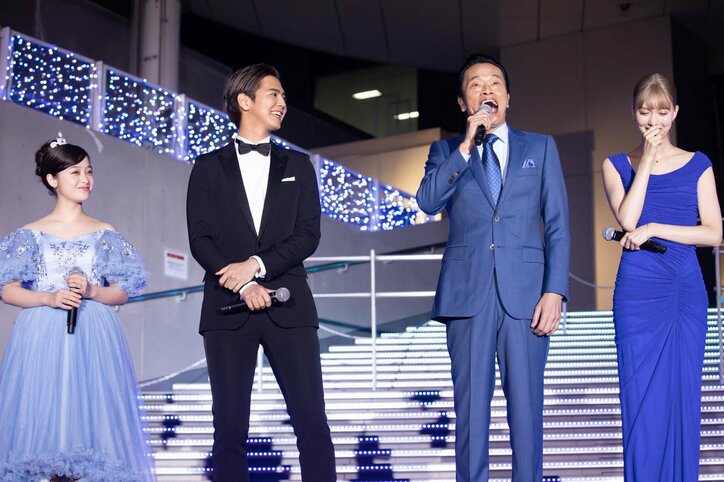 片寄涼太&橋本環奈の舞台挨拶にGENERATIONSがサプライズ登場!ファンも大喜び 映画『午前0時、キスしに来てよ』