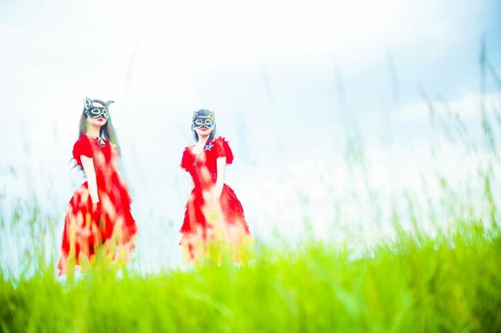 ClariS、ライブ“新ビジュアル”解禁　初の写真集も発売決定