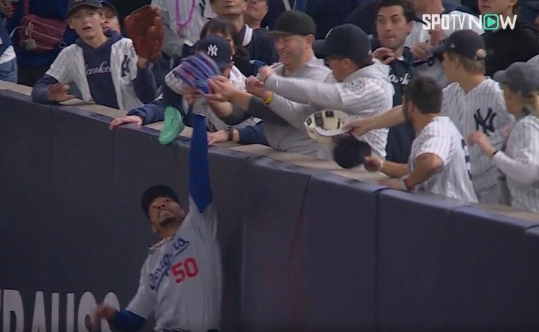 永久追放しろ！ 強制退場の“ベッツ妨害男”が「民度低すぎ…」 危険すぎる行為が大炎上中 「ただのヤバい奴」「マナー違反以前の問題」