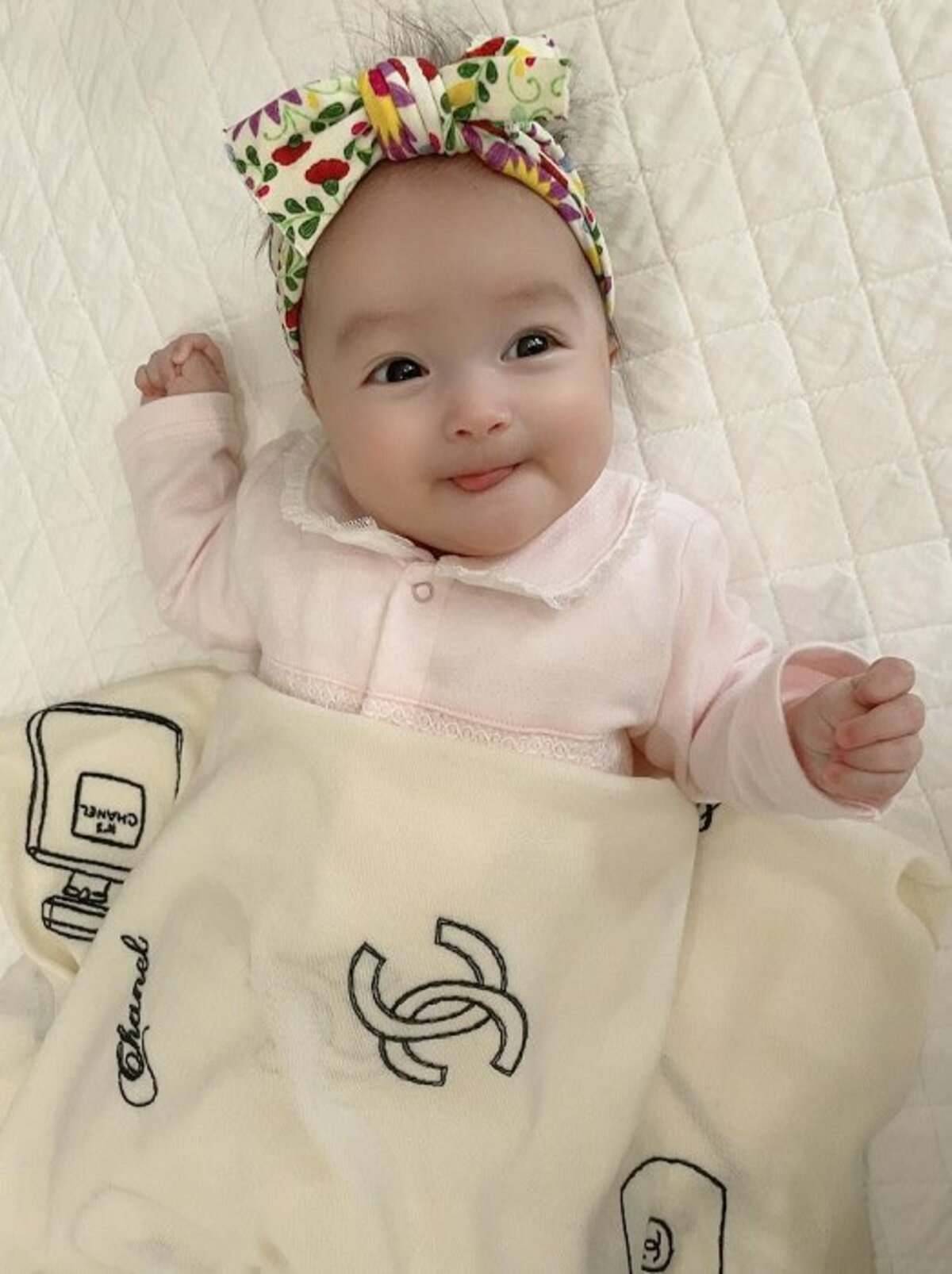 子ザル♡CHANEL♡トップス アレク、シャネルで娘に購入した約13万円の商品「支払いみたら一桁違