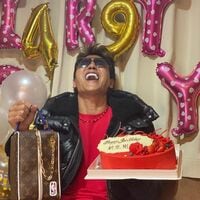 新庄剛志、“ド派手な”バースデーショットに「素敵な笑顔」「めちゃ映えてる」の声