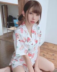 えなこ、夏らしいスイカ柄の甚平姿にファンうっとり「天使すぎる」「コスプレしなくても最強」