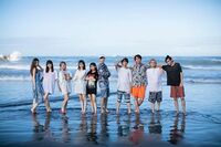 オオカミちゃん”10人全員揃った海での仲良しショット”に反響「誰一人落ちて欲しくない……」「みんな幸せになって」の声