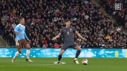 「代表で怪我人出しすぎ」開始4分で股関節がグニャリ マンC・ストーンズが“内転筋の痛み”でPL大一番を前に無念の負傷交代　ファンは「どうしてくれる！」と怒り心頭