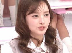 超人気キャバ嬢、高校時代にモテすぎて「廊下に人が溢れた」メガネからコンタクトにした途端、男子がこぞって集まりパニックに