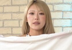 スタイル抜群のギャルモデル、生放送で水着早着替えする姿に「令和で見れるのはここだけ」「放送事故なるで」などの反響
