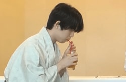 「絵に描いたようなおやつ」藤井聡太王位&伊藤匠二冠、“最後”のパワーチャージはともに長崎名物カステラ「めっちゃシンプル」「おいしそ」の声続々