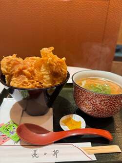 堀ちえみ、“ボリューミー”なとり天丼に驚き「想像をはるかに超えた多さ」