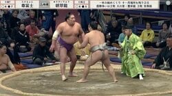 3度の立ち合い不成立に親方も行司も“激おこ” 館内が騒然とする事態に「これはあかん」「なんで合わない」様々な声