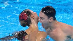 首筋に歯を立てて…情熱的な表現にクラクラ！世界水泳AS、イタリアペアが見せた圧巻演技に「こういう見せ方もあるんだ」解説者脱帽