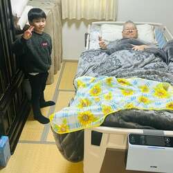  ココリコ・遠藤の妻、父親が緩和ケア病棟から約2カ月ぶりに帰宅「孫たちにも会えて嬉しそうだった」