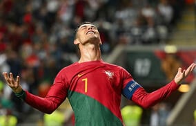 「美しいプリンセス」「なんて美しい女の子」W杯5大会連続ゴールが懸かるC・ロナウド、娘の誕生日を祝福「おめでとう、僕の愛する人」