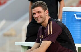 「夏休み中」「真のドイツ人」ミュラーはビーチでパンイチ姿、ドイツ代表がカタールリゾートを満喫！