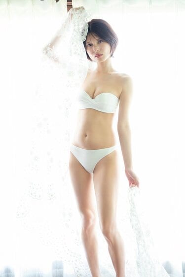 でんぱ組.inc卒業後初グラビア 鹿目凛がスレンダー美ボディ披露