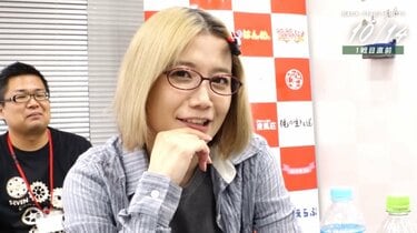 おしゃれメガネが好印象“麻雀界で最も有名な姉”二階堂瑠美、ファン歓喜のオフショット／麻雀・Mリーグ