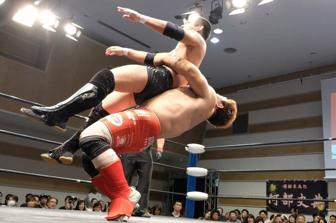 元警察官のトップ柔術家が「プロレスラーとして」RIZIN参戦　40代で夢をかなえた関根“シュレック”秀樹の劇的人生 2枚目