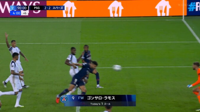 驚愕！ PSGエースの“神ムーブ→弾丸クロス”「あんな人数がいたのに…」「アクションとキックの質が高い」名物解説者も舌を巻いた一部始終 4枚目