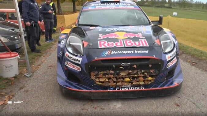 ブレーキが「メラメラ燃えてしまっている」 世界一速いラリー車、“ワイルドすぎる”光景が話題 自然“も”相手の過酷さに反響 3枚目