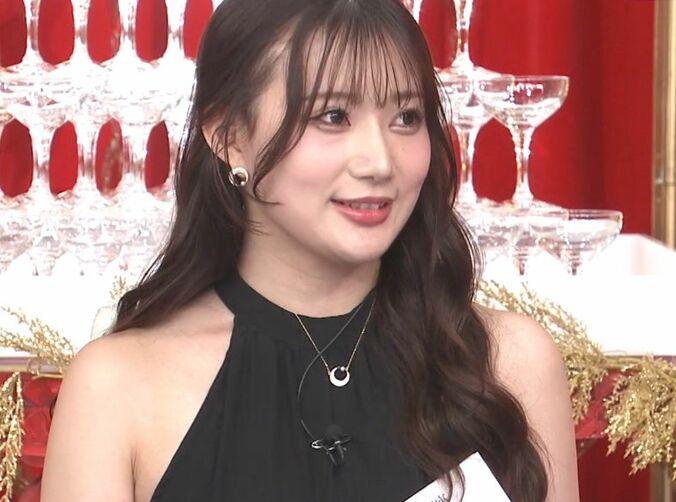 【写真・画像】美谷間あらわな人気キャバ嬢、豊満な胸が紐で支えられた色っぽいドレス姿にベッキー「あの紐ほどきたくなるでしょ」　1枚目