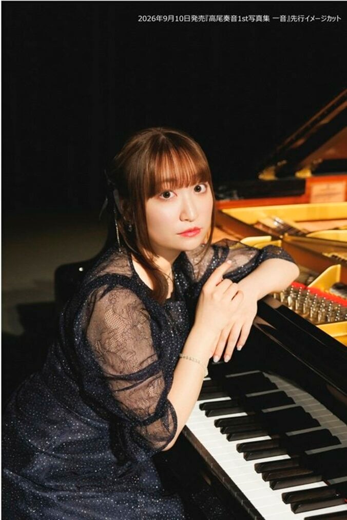 『バンドリ！』出演声優・高尾奏音の1st写真集、自身の誕生日である9月10日に発売へ 2枚目