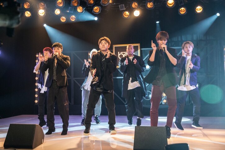 白濱亜嵐がEXILE黒木に馬乗りに！？ AbemaTVでガチ対決