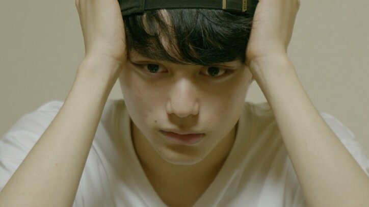 自分に好意を寄せる女優が他の男性とベッドシーン…複雑な表情を見せたミステリアス年下俳優の本心は『ドラ恋～Kissing the tears away～』act.5