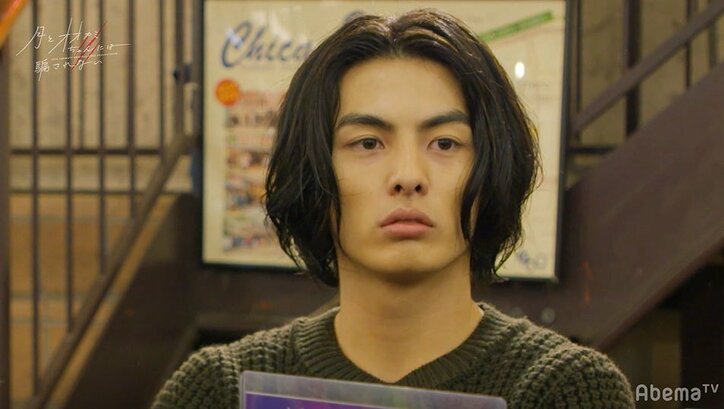 モテ男子・とおるが嫉妬？気になる女子を目で追いかけ…他女子たちは複雑な心境に『月とオオカミちゃん』第2話