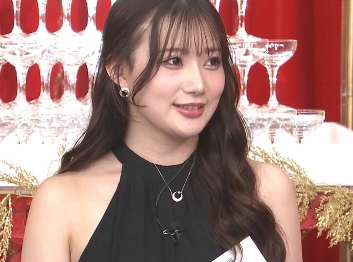 【写真・画像】美谷間あらわな人気キャバ嬢、豊満な胸が紐で支えられた色っぽいドレス姿にベッキー「あの紐ほどきたくなるでしょ」　1枚目