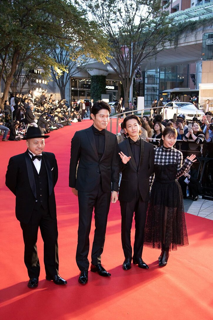 佐藤健、鈴木亮平、松岡茉優ら、東京国際映画祭に登場で観客どよめき&大歓声