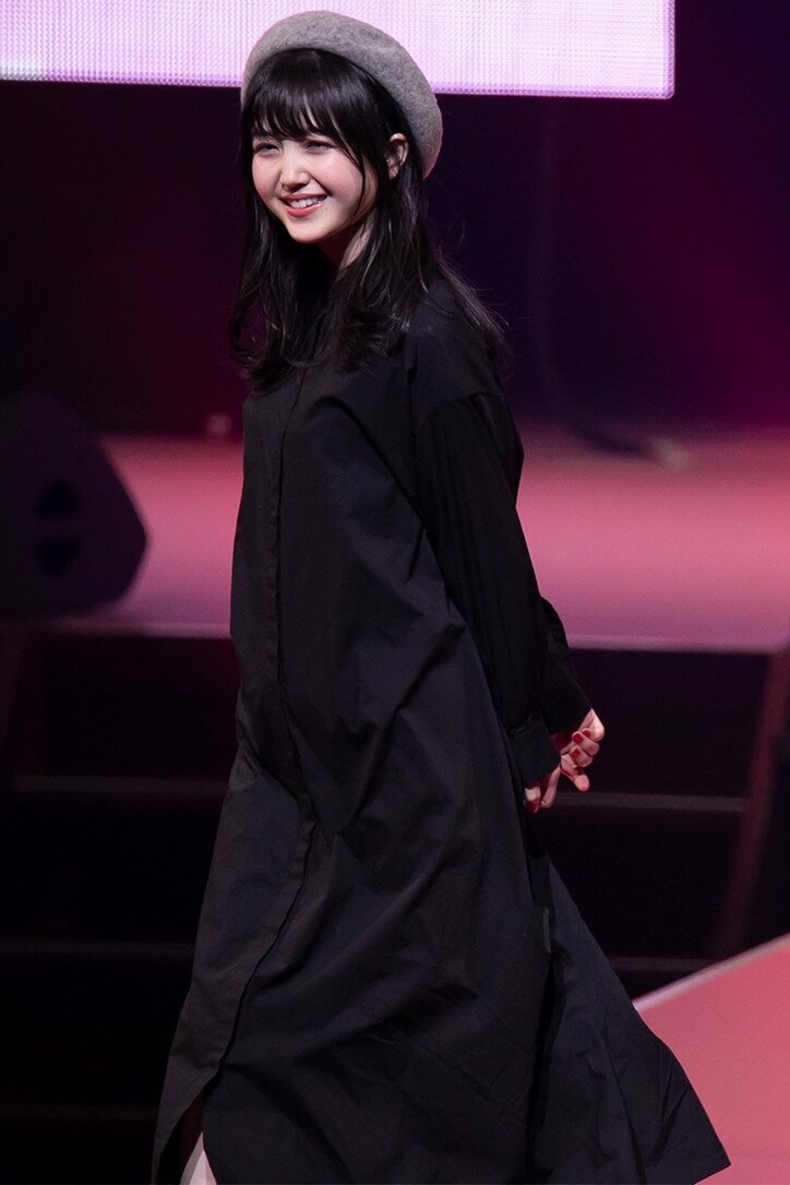 乃木坂46久保史緒里『華のSeventeen』イベントに2年連続出演、ランウェイ笑顔で闊歩