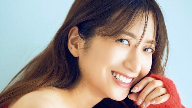 元日テレ・笹崎里菜アナを雑誌初撮り下ろし「撮影に向けて背筋を鍛えました」 『FLASH』表紙＆巻頭10P