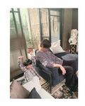 吉岡里帆、探偵ごっこをする岩田琉聖＆居眠りをする鈴木亮平のオフショットを公開 「微笑ましい光景」「楽しい撮影現場」の声