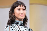 山田優、驚異の“美脚ショット”にファン釘付け「脚長っ」「バービー人形みたい」の声
