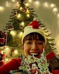 佐藤栞里、楽屋でクリスマスを満喫「笑顔100点満点」「むっちゃ幸せそう。癒やし」とファン称賛