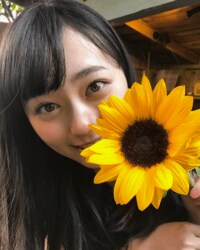 福原遥、ひまわりとのキュートな2ショットに絶賛の声