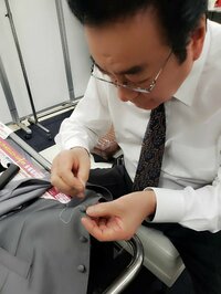 高橋英樹『ボタン付け』