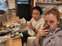 ざわちん『ざわちんポーズを真似する旦那しゅんちゃん』