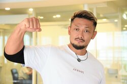 母子家庭に育った内気な少年が世界王者をKOするまで　愛鷹亮「マイク・タイソンのようになりたい」