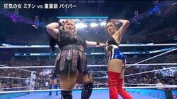 「鈍い音した」100kg超“可愛い怪獣”女子レスラーの猛烈プレスで悶絶…全体重が乗り切った衝撃ワザに会場騒然「内臓潰れる」