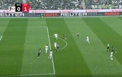 一体、何が起こった…！? 堂安律が“天才的バックヒールパス”を炸裂した瞬間　日本代表の10番が魅せた“実質ゴール”の技ありプレー