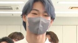綾野剛似のイケメン美容学生、マスクを外した素顔に絶賛の声「かわいい」
