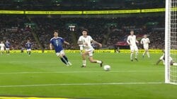 「三笘劇場」三笘薫、ボール奪取→ドリブル→パス→フィニッシュの圧巻カウンター！「崩しきったぞ」ブルーロックばりゴラッソでイングランド代表を完全攻略