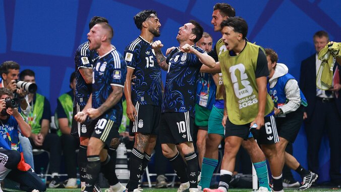 【写真・画像】【W杯】王者・アルゼンチン、イングランドに2ー1逆転勝ち！メッシの2アシストで死闘を制して史上3カ国目の連覇に王手　1枚目