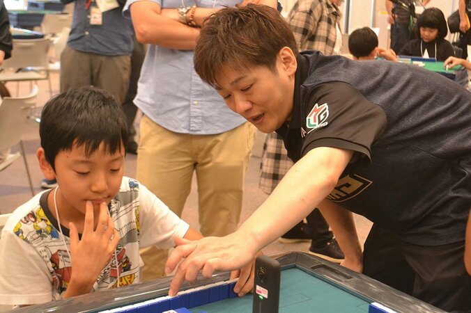 Mリーグ・渋谷ABEMASの4選手が小学生と交流「逆にパワーもらった」「子どもの吸収力がスポンジ」 2枚目